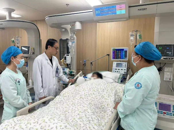 學(xué)科專(zhuān)欄|突發(fā)頭痛不可輕視 切除腫瘤解決病痛——我院神經(jīng)外科腦血管病亞專(zhuān)科順利完成一例右側(cè)顳枕入路顱內(nèi)占位切除術(shù)